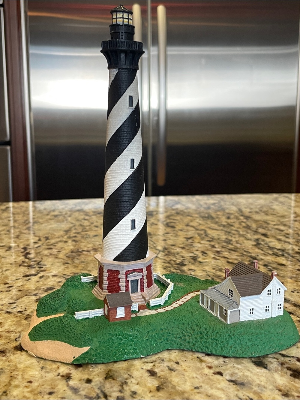 Danbury Mint 1992 “Cape Hatteras Light” Vintage Lighthouse